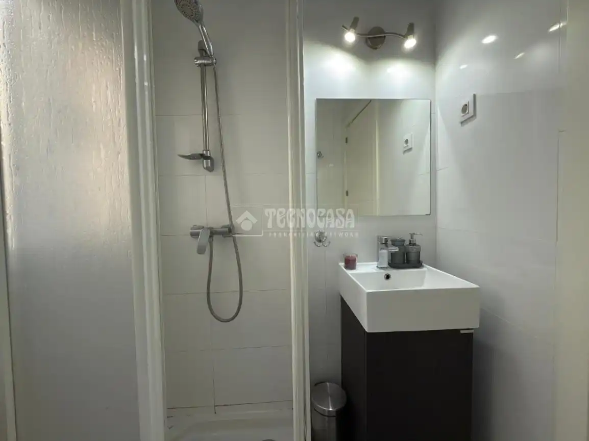 Baño de Piso de alquiler en Madrid con Aire acondicionado y Calefacción