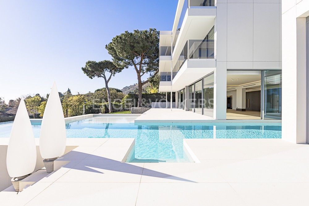 Vista exterior de Casa o xalet en venda en  Barcelona Capital amb Aire condicionat, Calefacció i Jardí privat