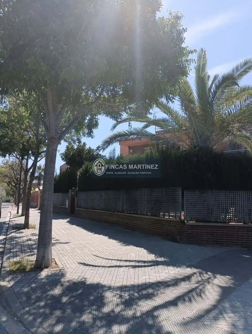 Exterior view of Houses for sale in Cambrils