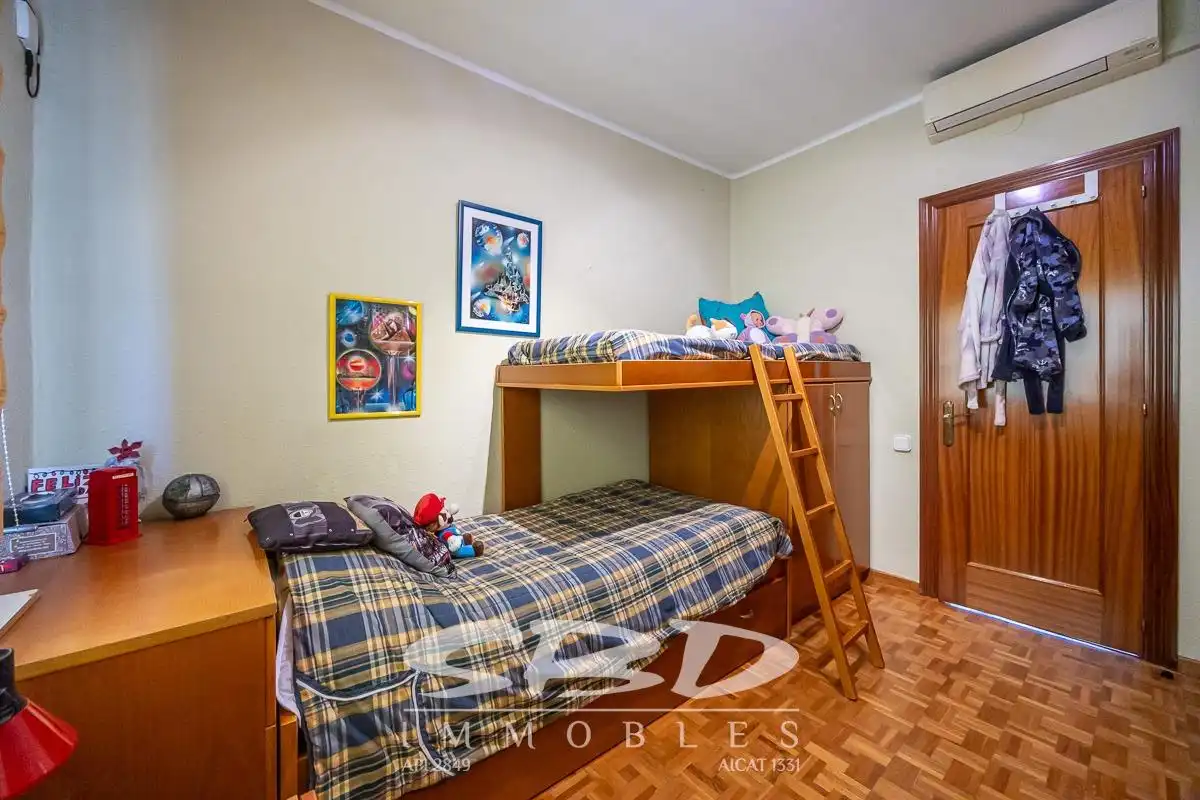 Dormitori de Casa o xalet en venda en Barberà del Vallès amb Aire condicionat, Calefacció i Terrassa