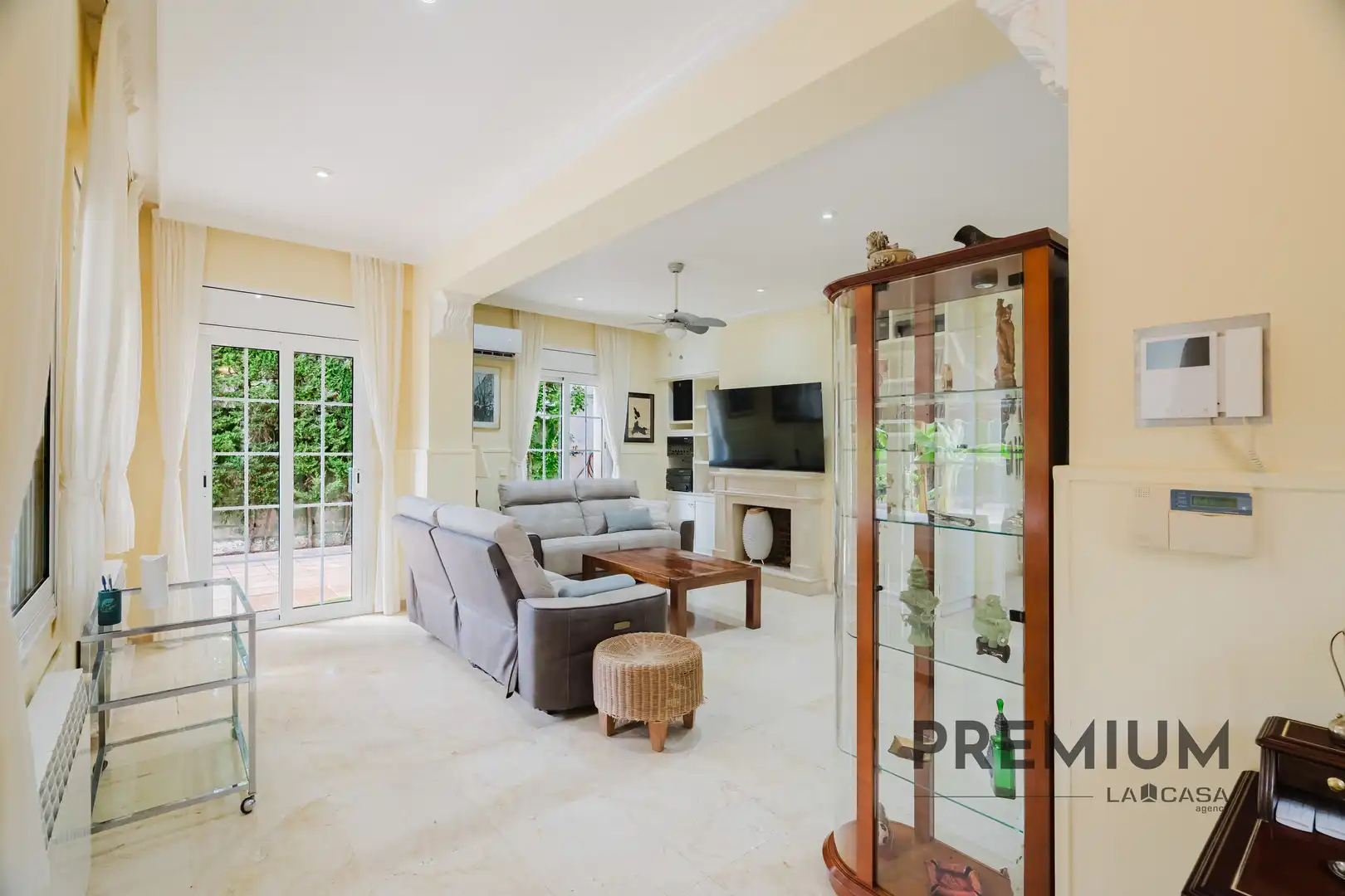 Exterior view of Houses for sale in Castelldefels  with Swimming Pool