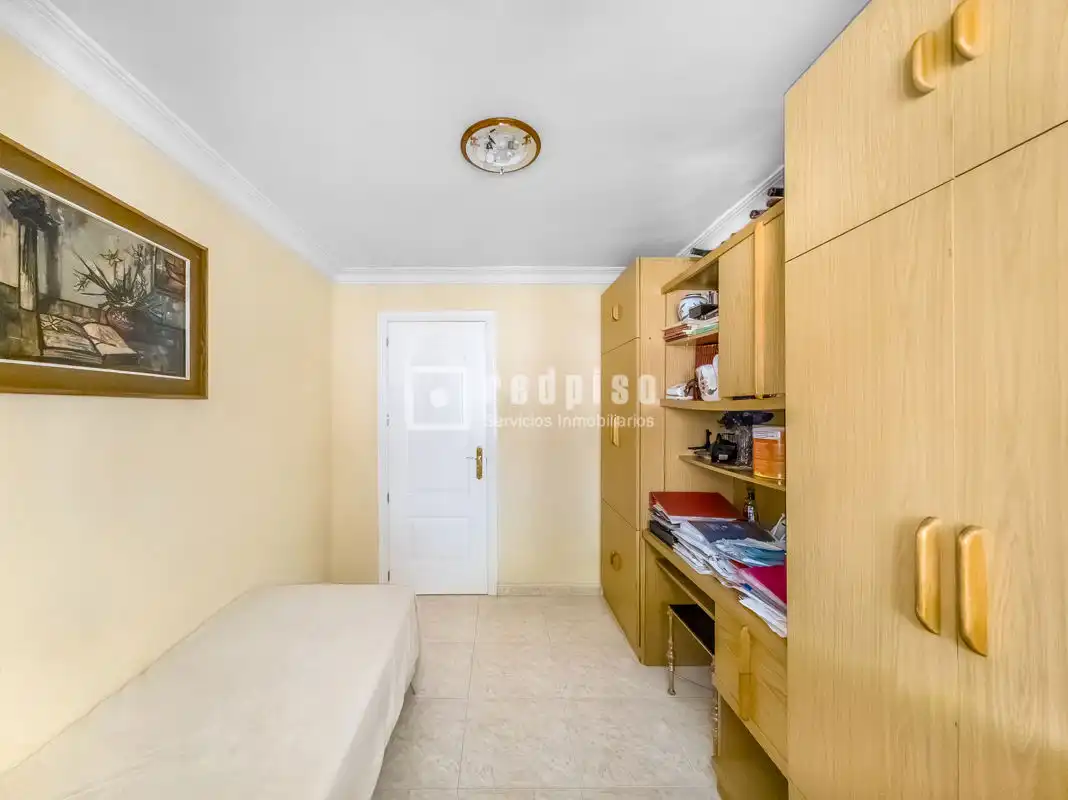 Piso en venta en del Poeta Blas de Otero, Ventas