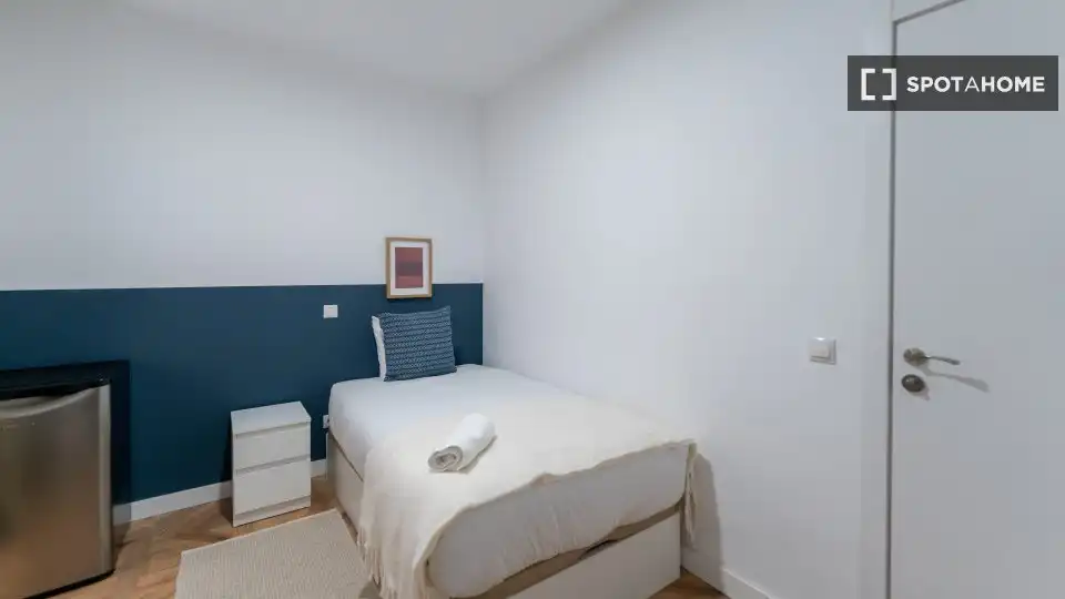 Bedroom of Flat for rent in Madrid  with Air Conditioner, Heating and Furnished