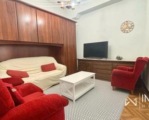 Sala d'estar de Pis de lloguer en Bilbao  amb Terrassa i Balcó
