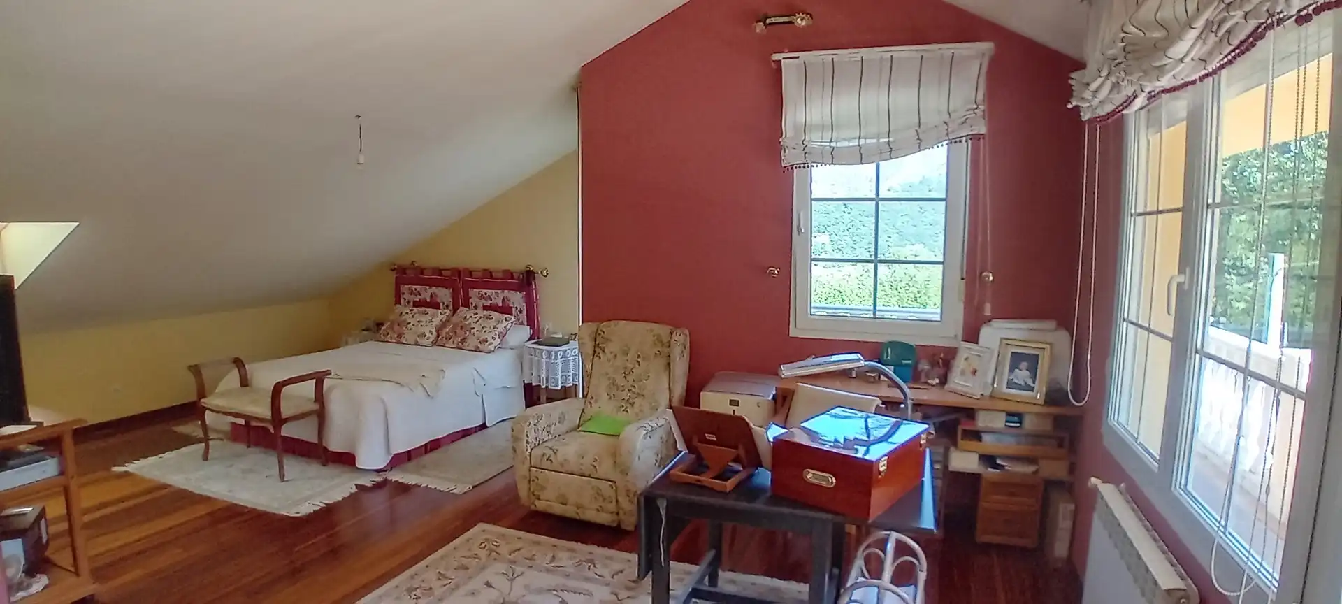Dormitori de Casa o xalet en venda en Parres amb Calefacció, Jardí privat i Parquet