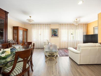 Sala d'estar de Casa o xalet en venda en Badalona amb Aire condicionat, Calefacció i Terrassa