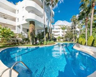 Vista exterior de Dúplex de lloguer en Marbella amb Aire condicionat, Terrassa i Piscina