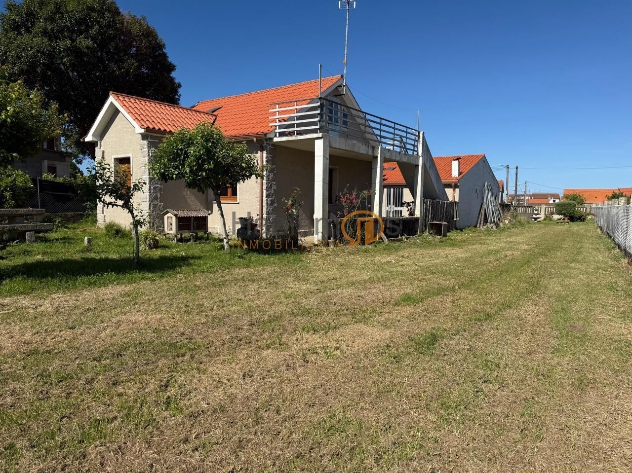 Vista exterior de Casa o xalet en venda en Sanxenxo amb Calefacció, Jardí privat i Terrassa