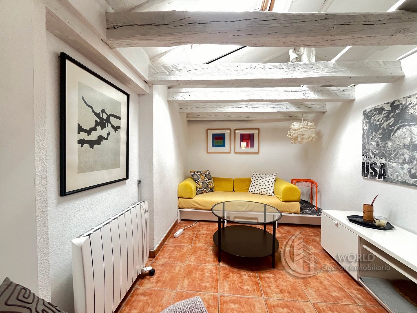 Living room of Flat to rent in  Madrid Capital  with Air Conditioner, Heating and Furnished