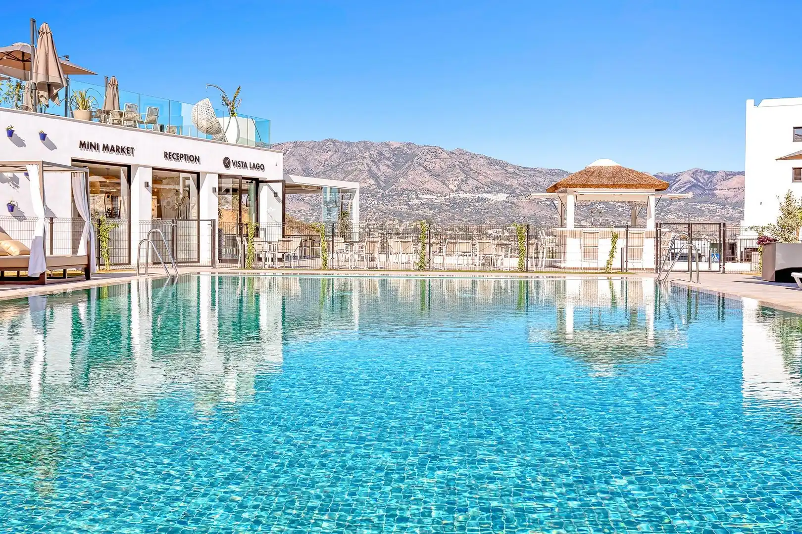 Piscina de Apartament en venda en Mijas amb Aire condicionat, Calefacció i Jardí privat