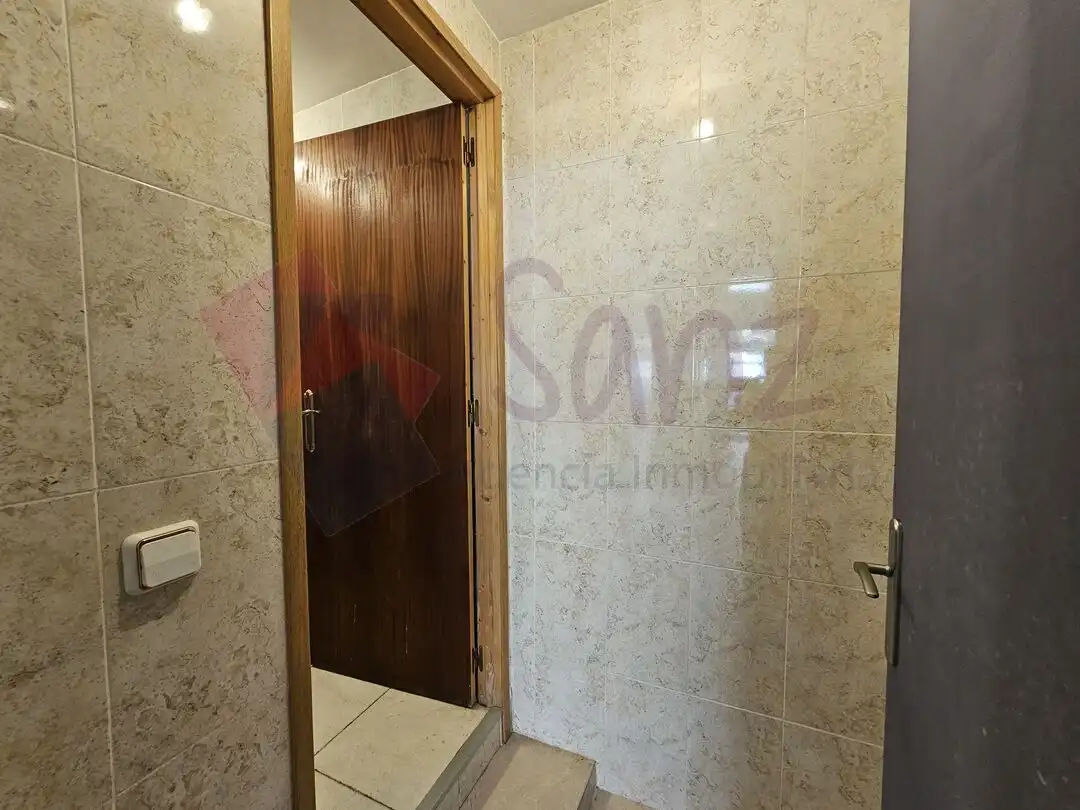 Badezimmer von Geschaftsraum zur Miete in  Logroño mit Klimaanlage