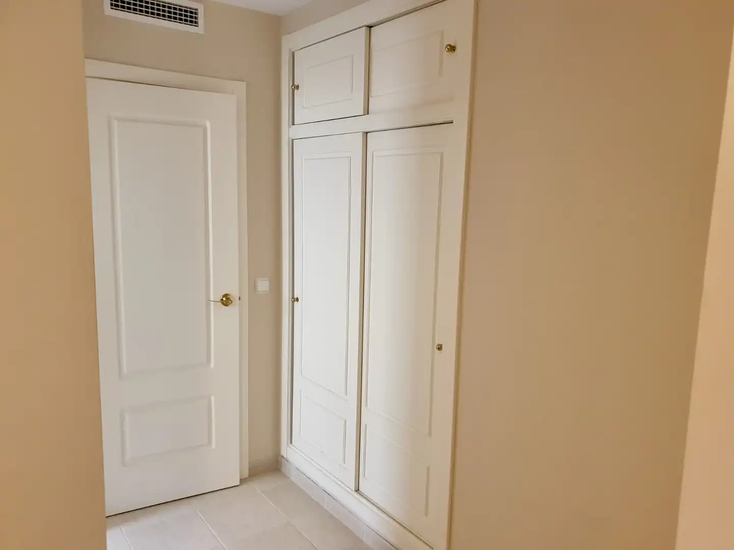 Dormitori de Apartament en venda en Calpe / Calp amb Aire condicionat, Calefacció i Jardí privat