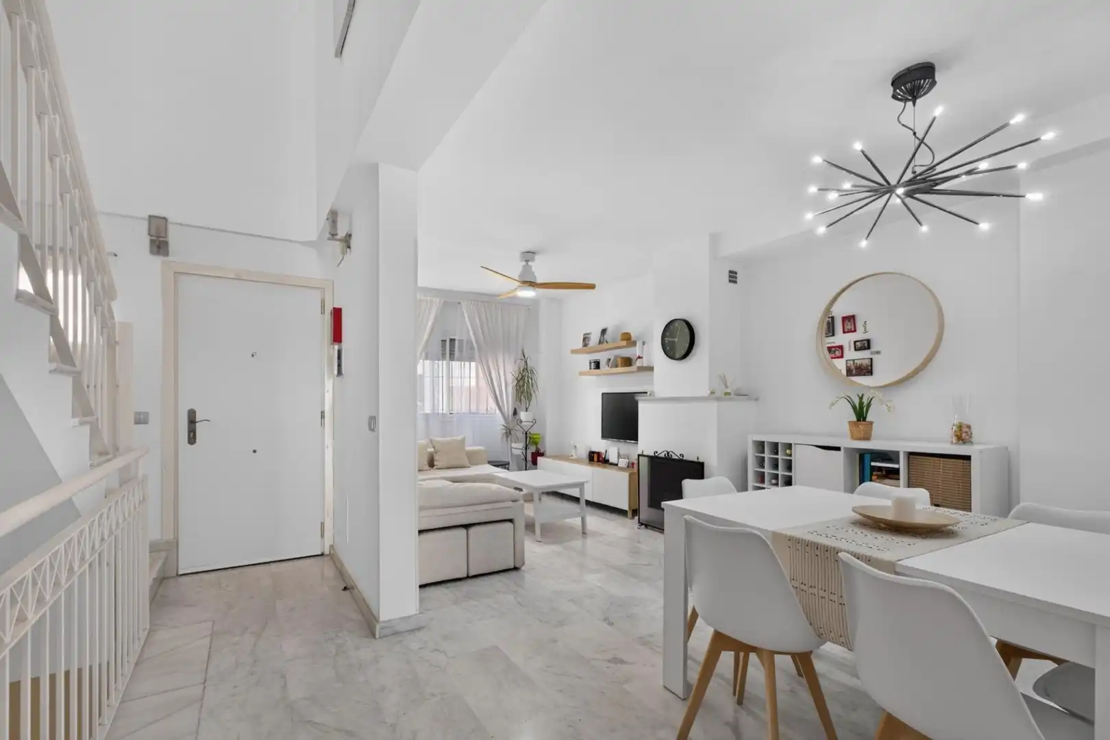 Sala d'estar de Casa adosada en venda en Alhaurín de la Torre amb Aire condicionat, Calefacció i Terrassa