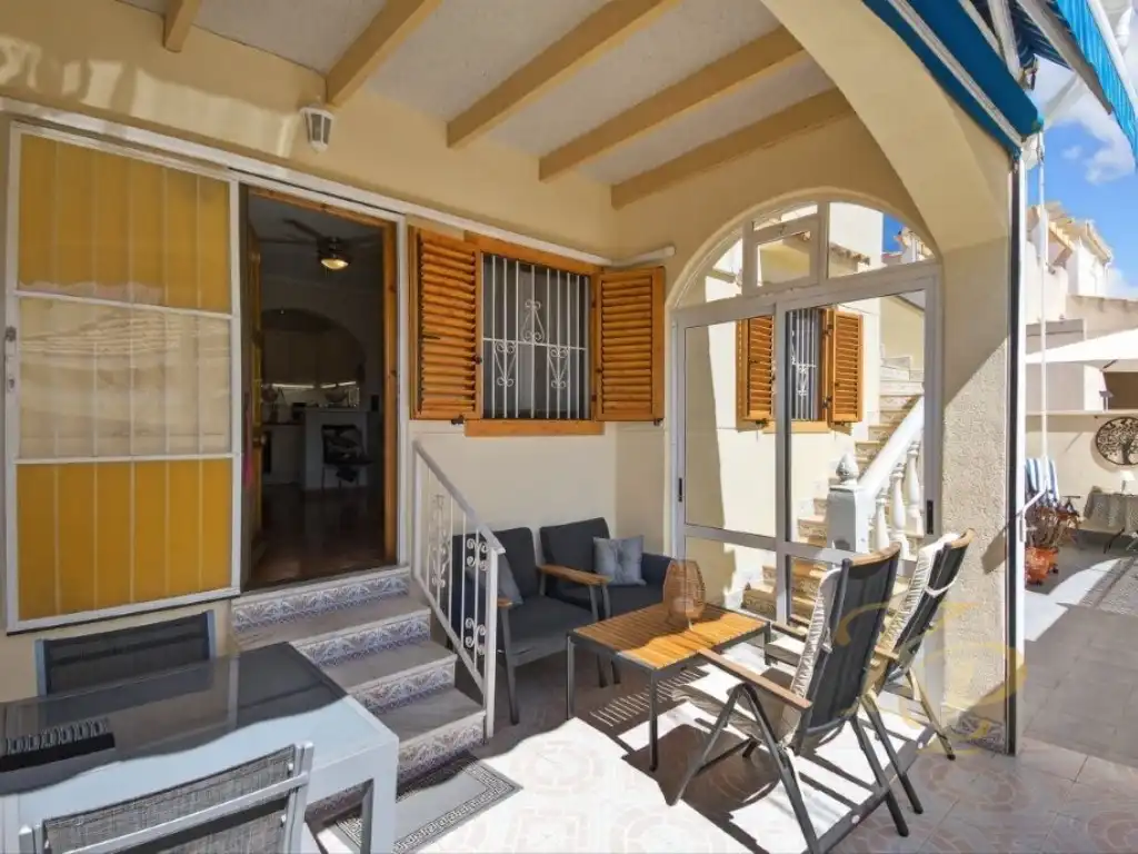 Casa adosada en venta en Orihuela con Aire acondicionado, Jardín privado y Piscina