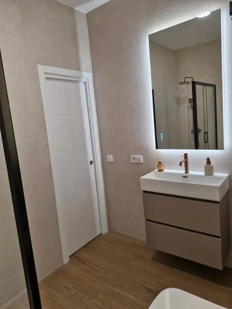 Bany de Apartament en venda en Valencia amb Aire condicionat, Terrassa i Traster