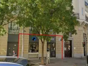 Vista exterior de Local en venda en Madrid amb Aire condicionat i Calefacció
