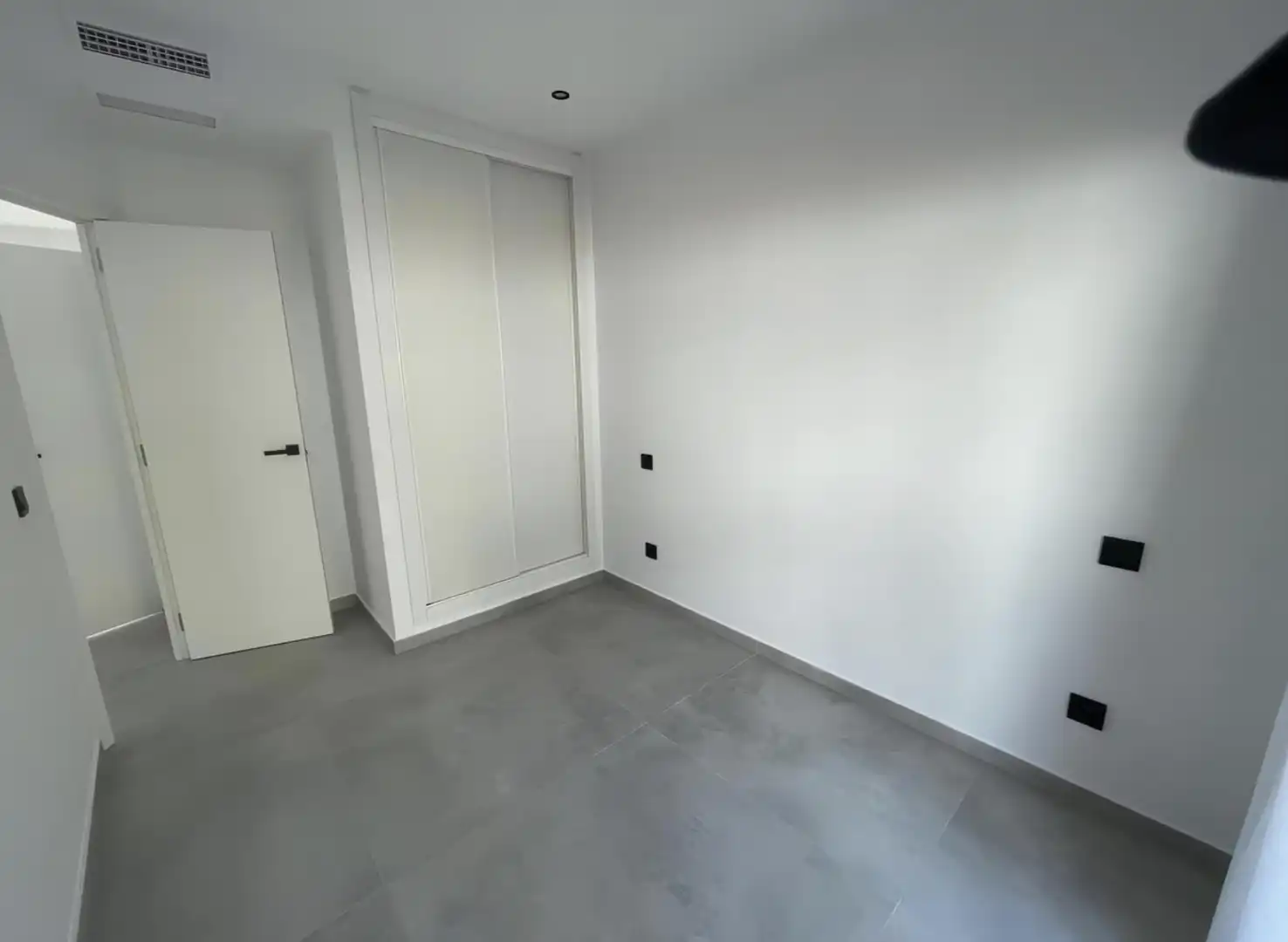 Habitación de Casa adosada en venta en Benahavís con Aire acondicionado, Calefacción y Jardín privado