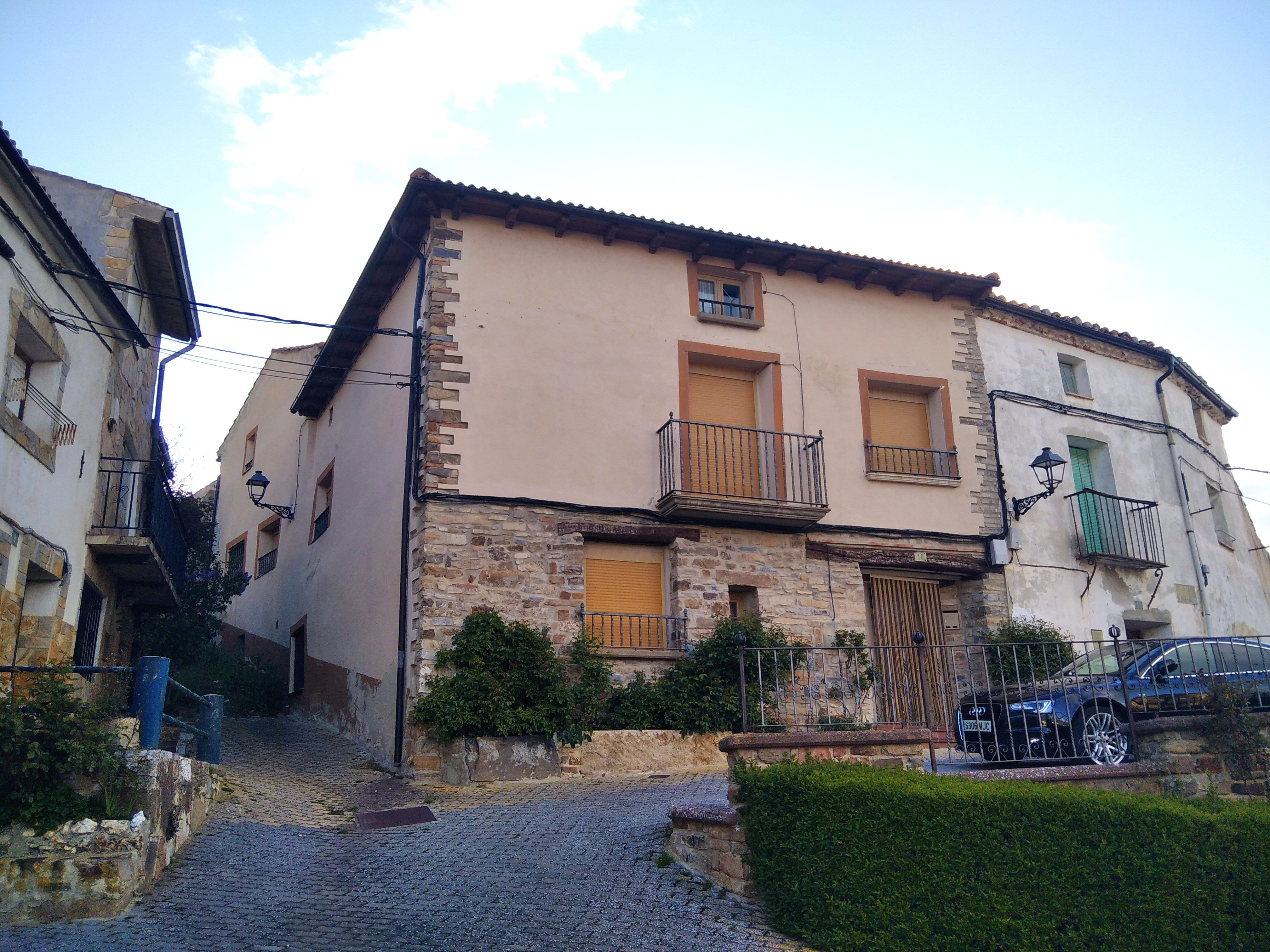 Vista exterior de Casa adosada en venda en San Pedro Manrique amb Calefacció, Terrassa i Moblat