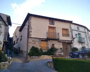 Vista exterior de Casa adosada en venda en San Pedro Manrique amb Calefacció, Terrassa i Moblat