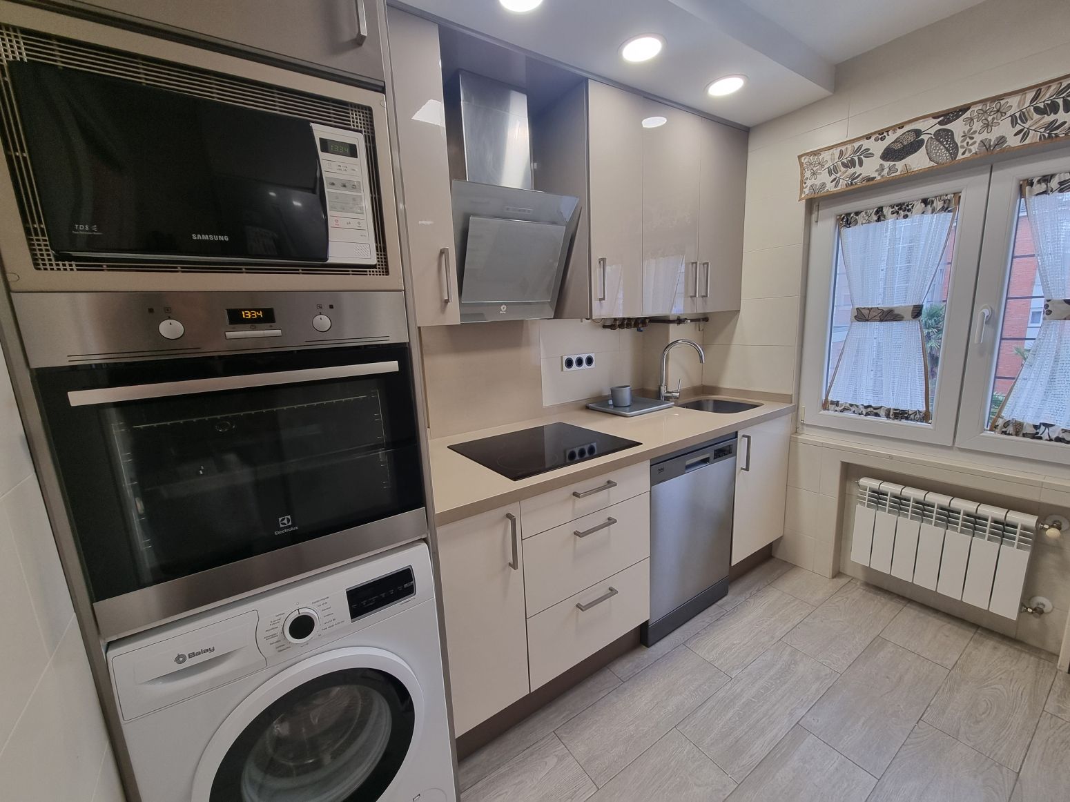 Cuina de Pis de lloguer en Avilés amb Calefacció i Moblat