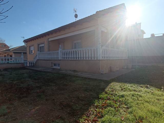 Casa-chalet en Alquiler en COLMENAR DE OREJA en Belmonte de Tajo