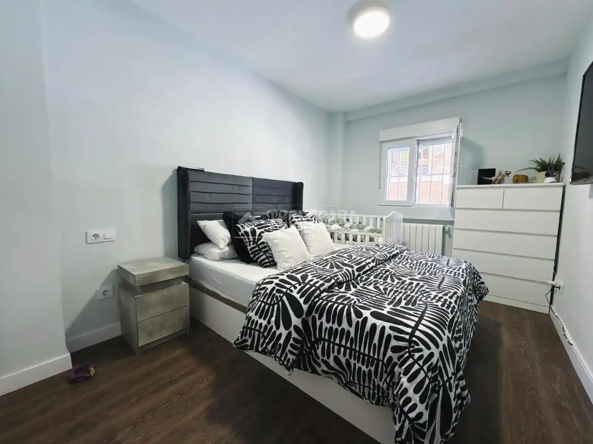 Bedroom of Flat for sale in Madrid  with Air Conditioner and Heating