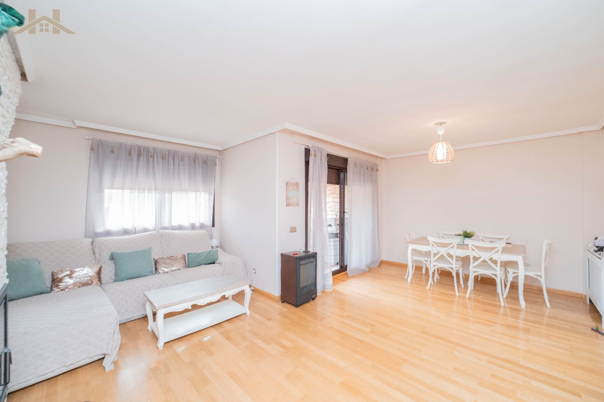 Sala de estar de Casa adosada en venta en Navalcarnero con Aire acondicionado, Calefacción y Jardín privado