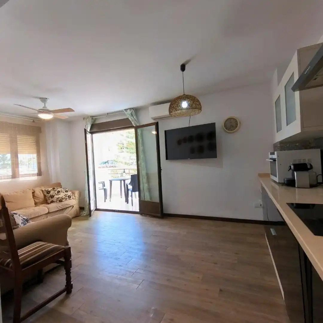 Sala d'estar de Apartament en venda en Salobreña amb Aire condicionat, Jardí privat i Terrassa