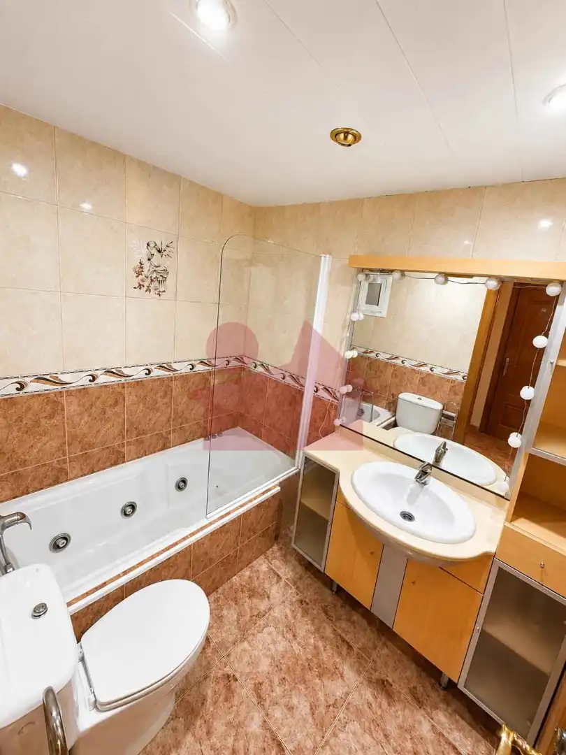 Baño de Piso en venta en Mollet del Vallès con Calefacción, Balcón y Alarma