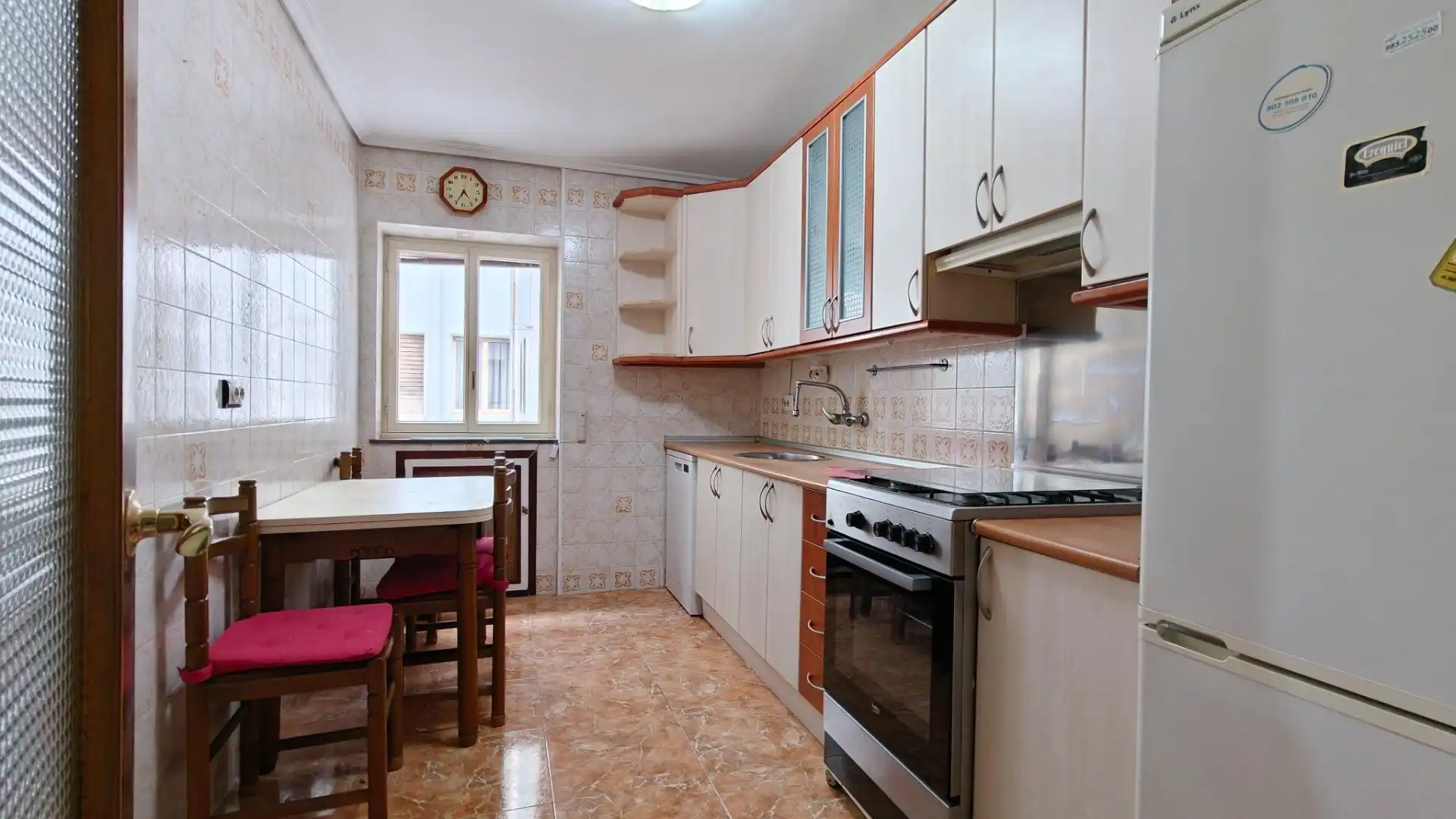 Cocina de Piso en venta en Oviedo  con Calefacción y Amueblado