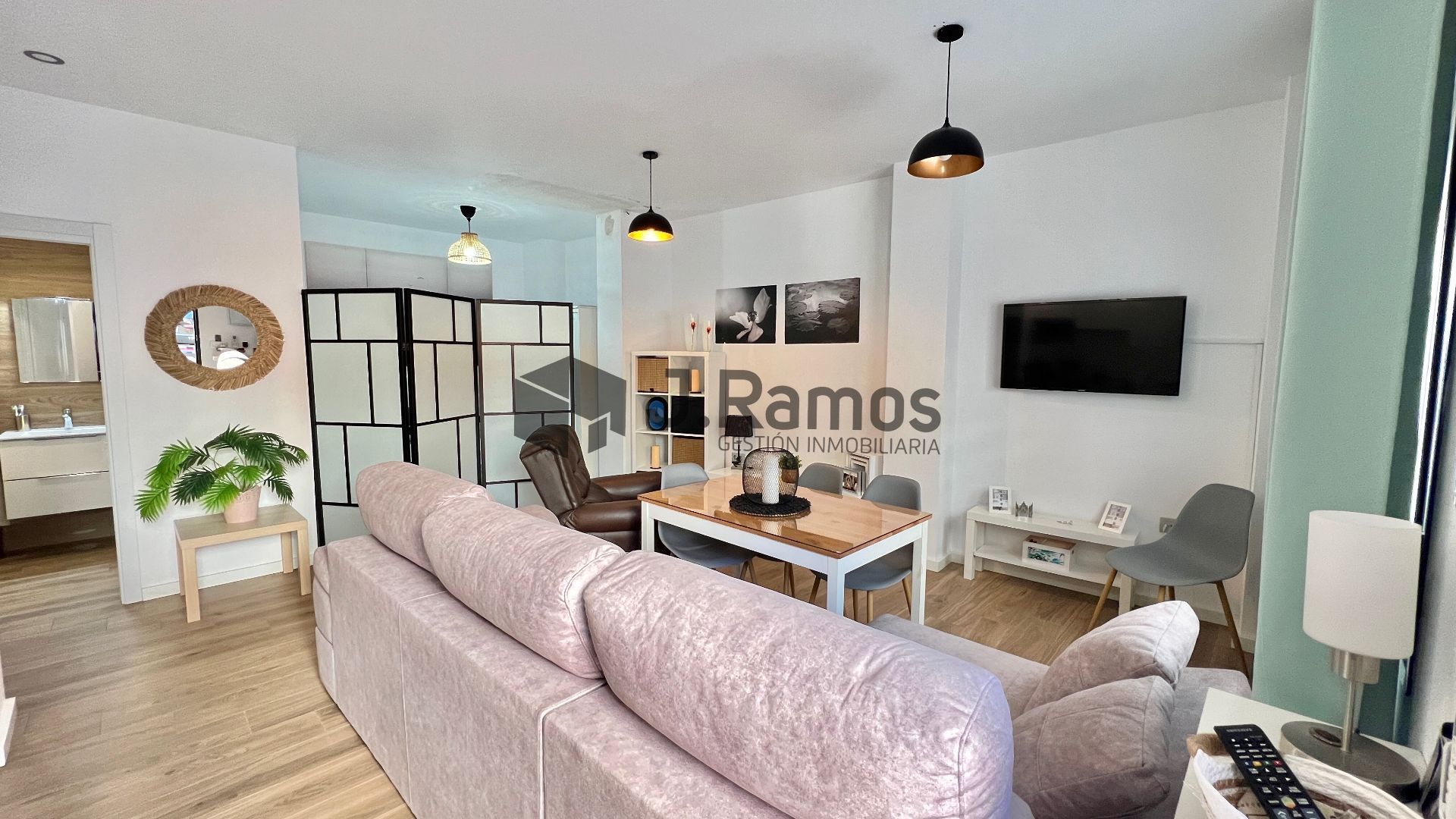 Living room of Study to rent in Vélez-Málaga  with Air Conditioner, Heating and Furnished
