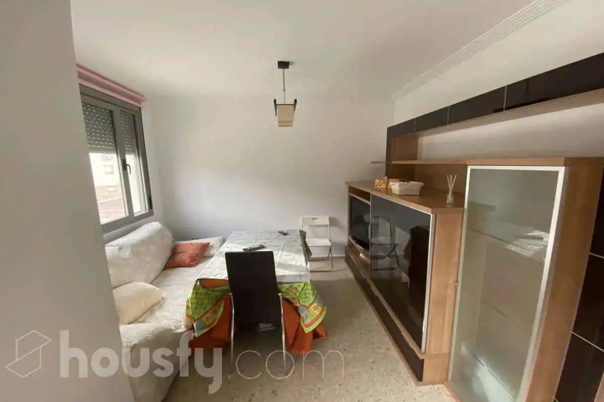 Schlafzimmer von Wohnung zur Miete in Sevilla mit Klimaanlage, Terrasse und Balkon