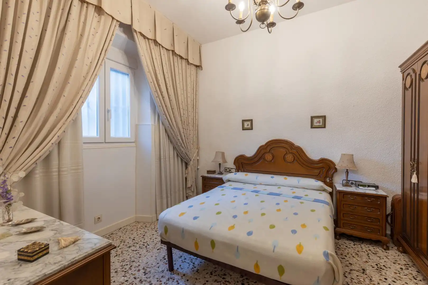 Bedroom of Flat for sale in Granada  with Air Conditioner, Heating and Storage room
