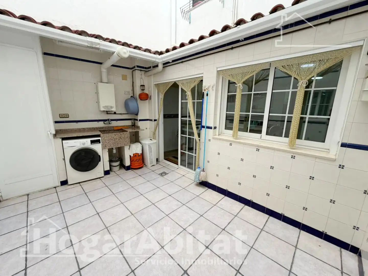 Exterior view of Flat for sale in Torrent  with Air Conditioner, Terrace and Furnished
