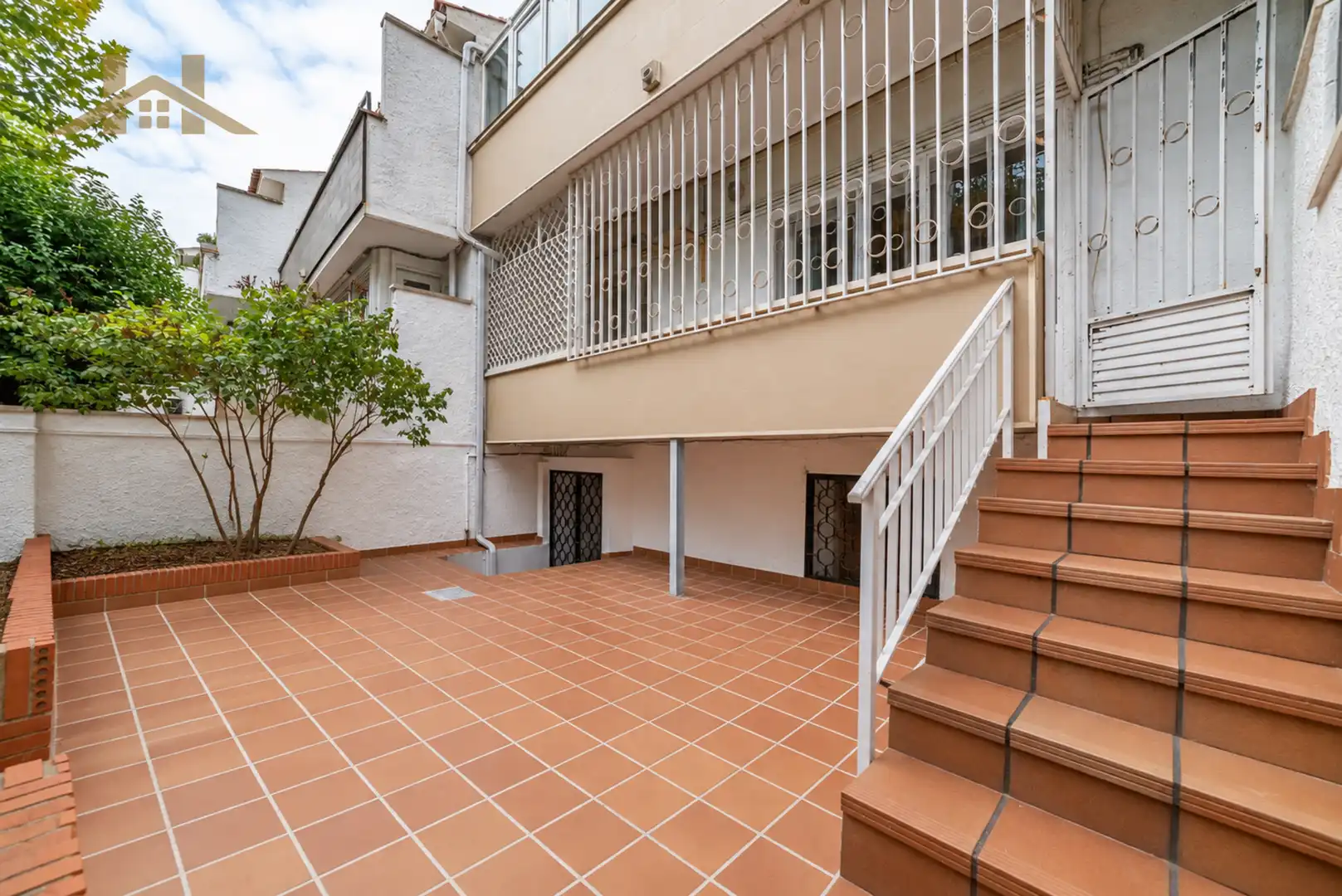 Casa aparellada amb terrassa en venda a Calle de Mercedes de la Cadiniere, imagen 9