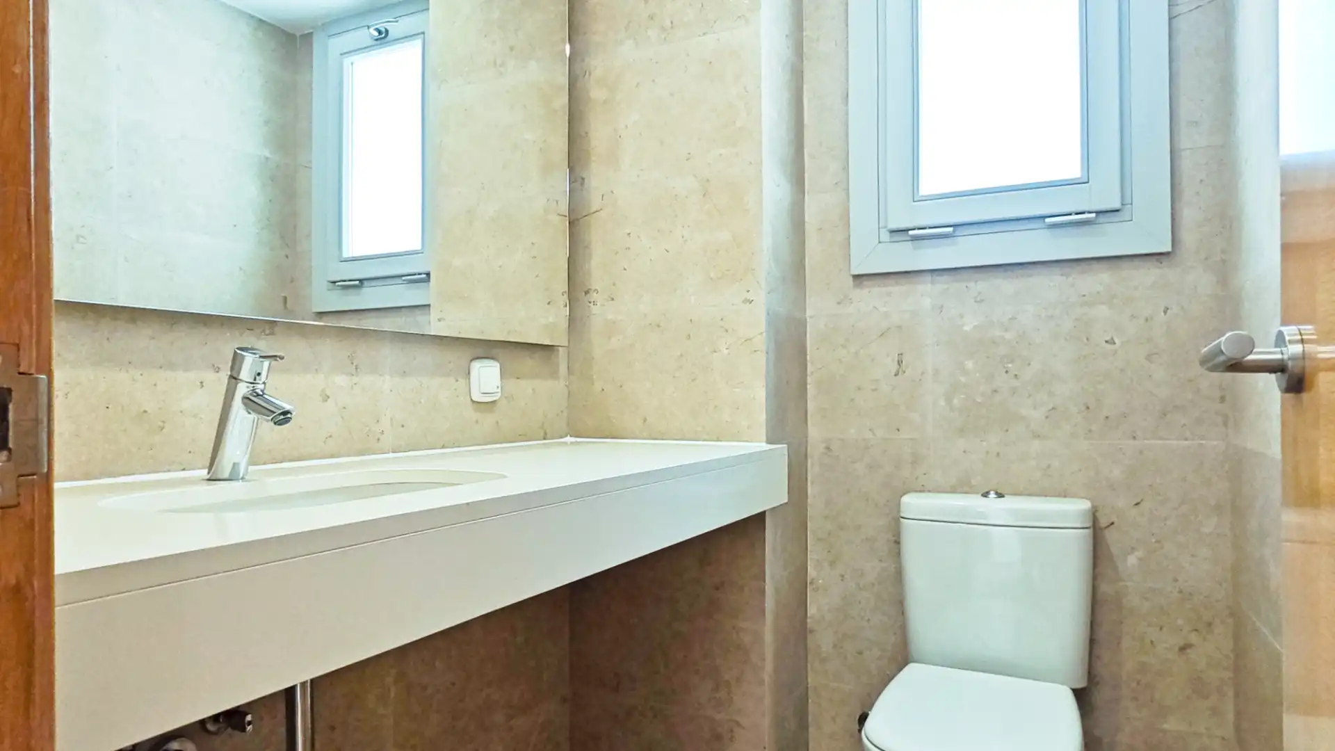 Badezimmer von Erdgeschoss zur Miete in  Palma de Mallorca mit Klimaanlage, Heizung und Parkett