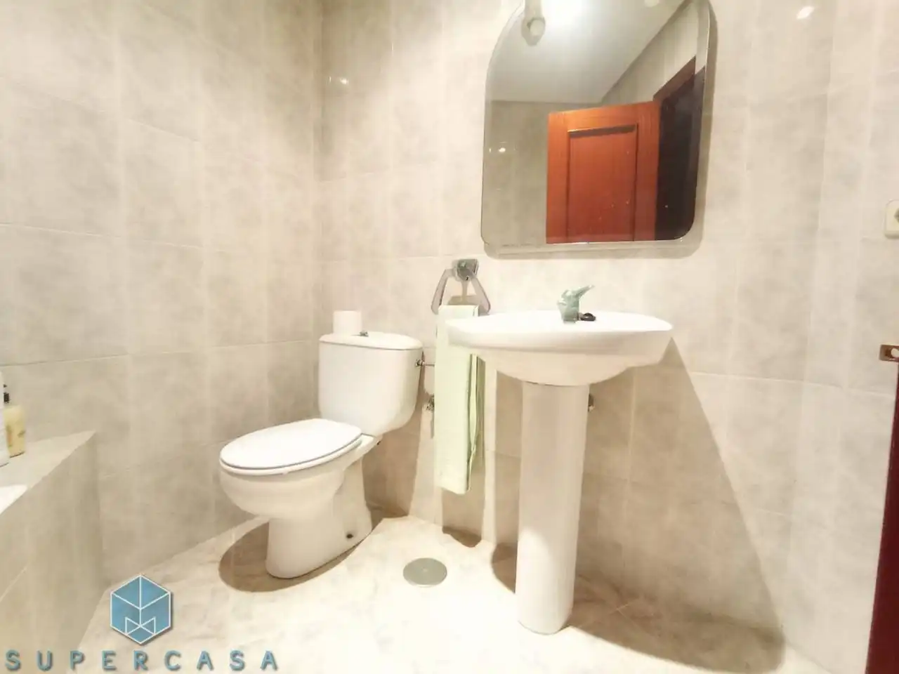 Baño de Piso en venta en Mora con Aire acondicionado, Calefacción y Terraza