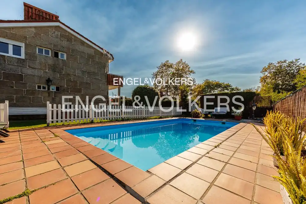 Swimming pool of Houses for sale in Vigo   with Heating, Private garden and Terrace