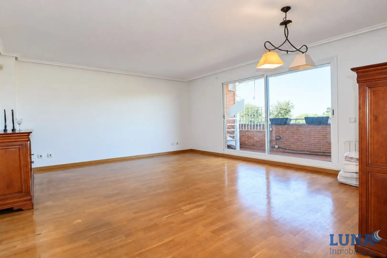 Wohnzimmer von Dachboden zum Verkauf in Pozuelo de Alarcón mit Klimaanlage, Heizung und Parkett