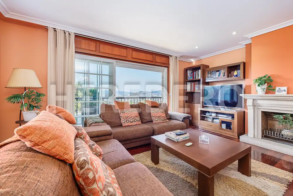 Sala de estar de Casa o chalet en venta en Vigo  con Calefacción, Jardín privado y Terraza