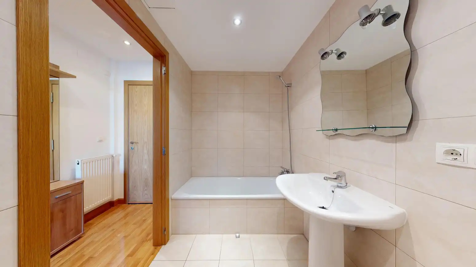 Baño de Piso en venta en Caparroso con Calefacción, Parquet y Trastero