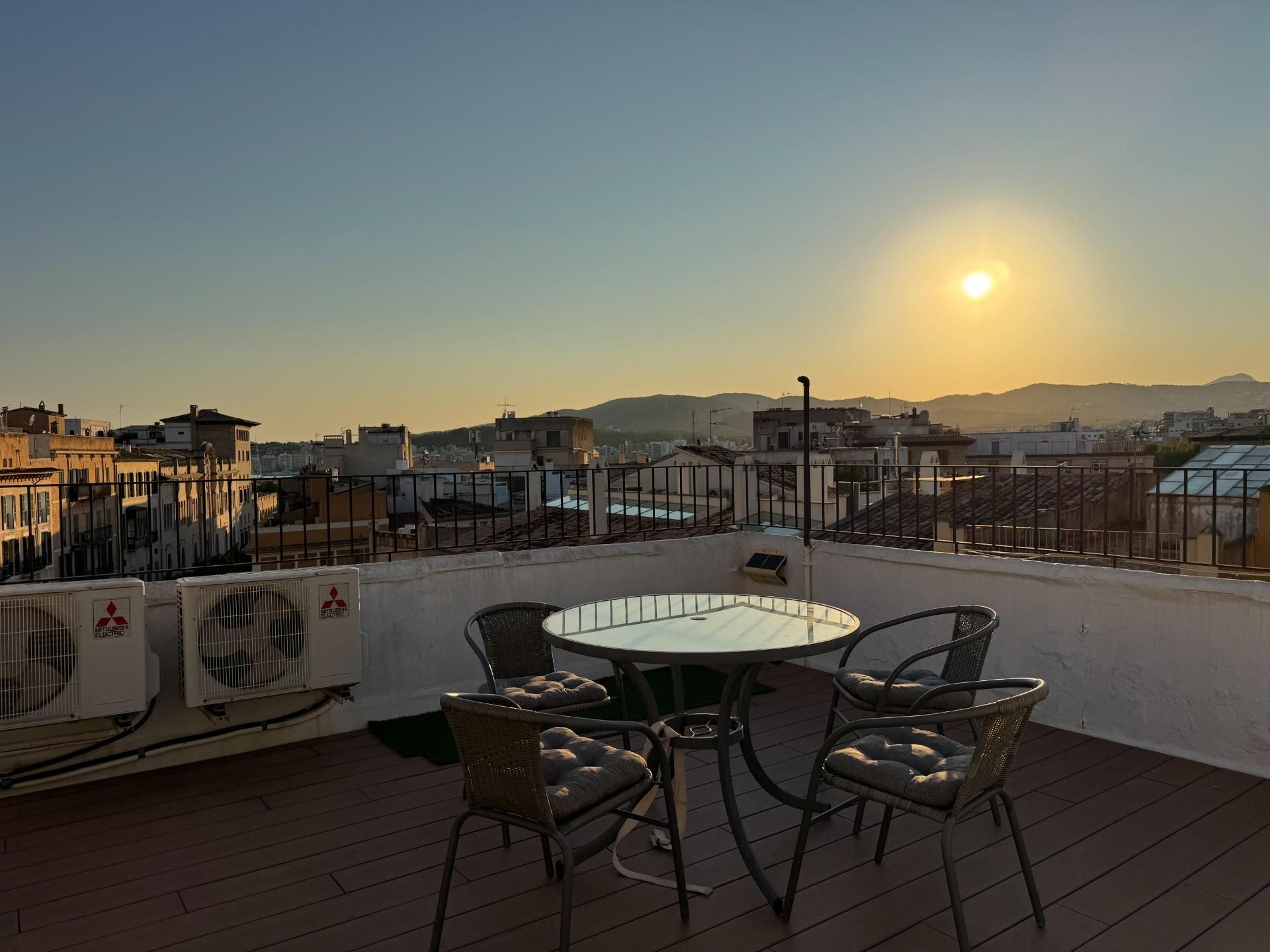 Àtic de lloguer a  santo domingo, Cort