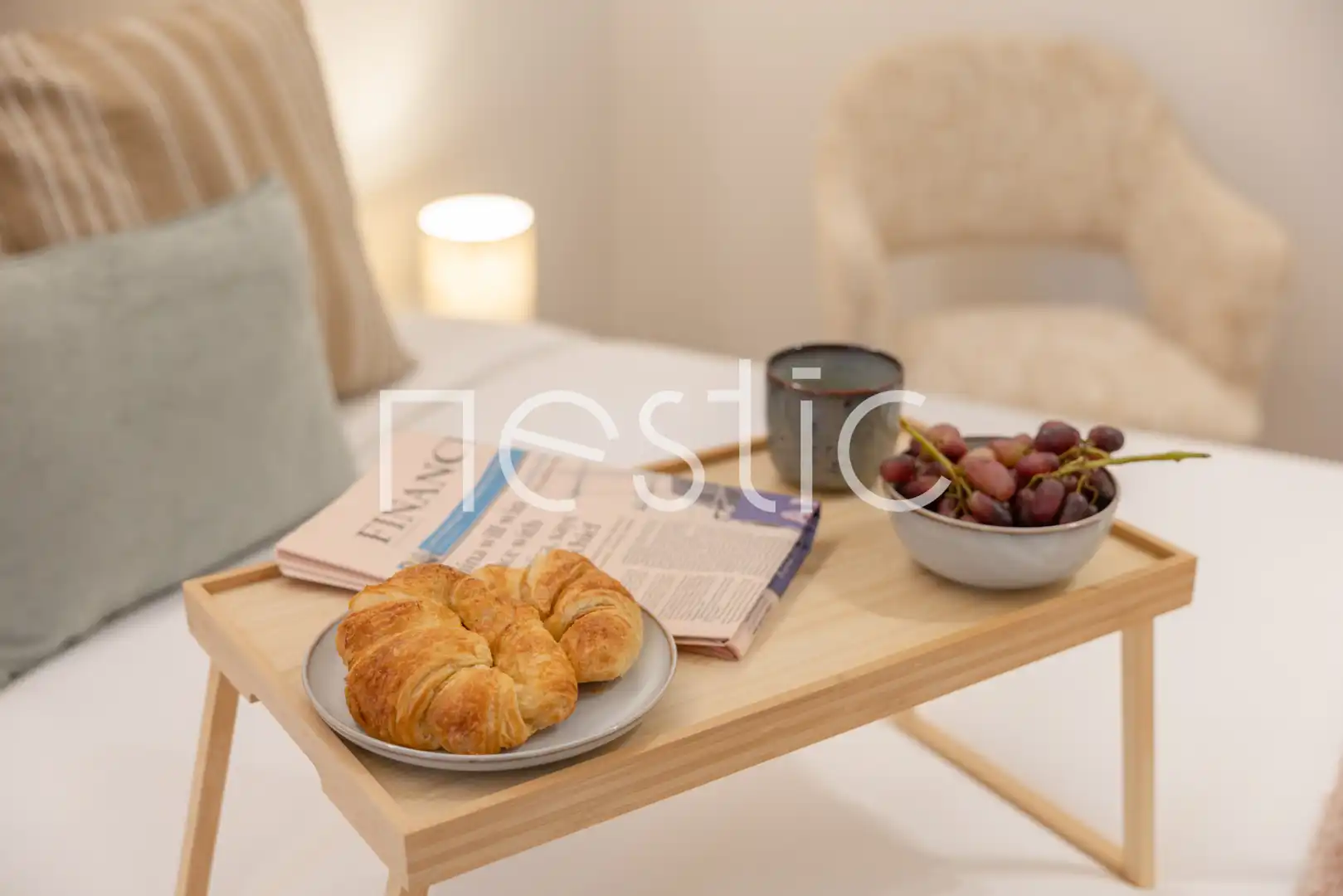 Dormitori de Apartament de lloguer en Madrid amb Aire condicionat, Calefacció i Moblat