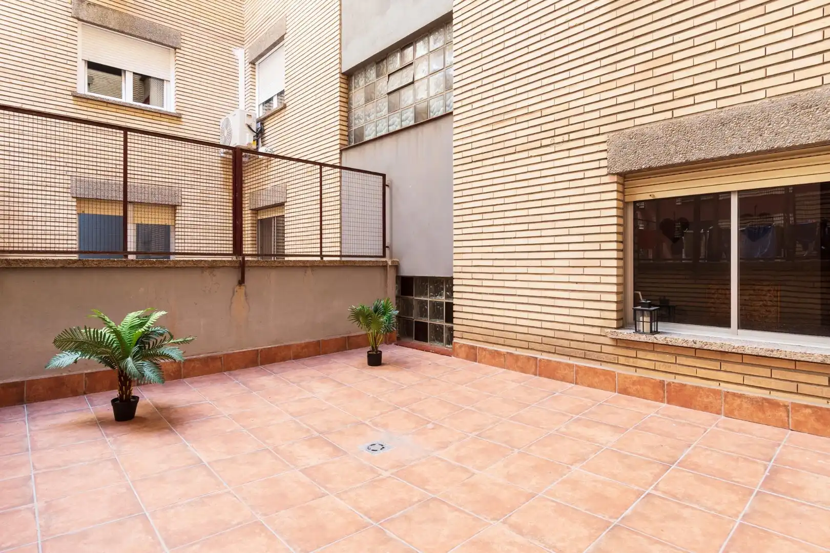 Piso en venta en Avenida ALIERTA, CESAREO, 42, Parque Miraflores