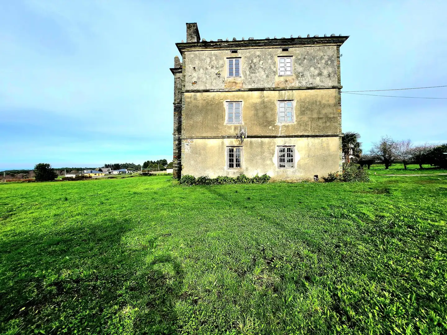 Außenansicht von Country house zum Verkauf in Coaña mit Privatgarten, Abstellraum und Balkon