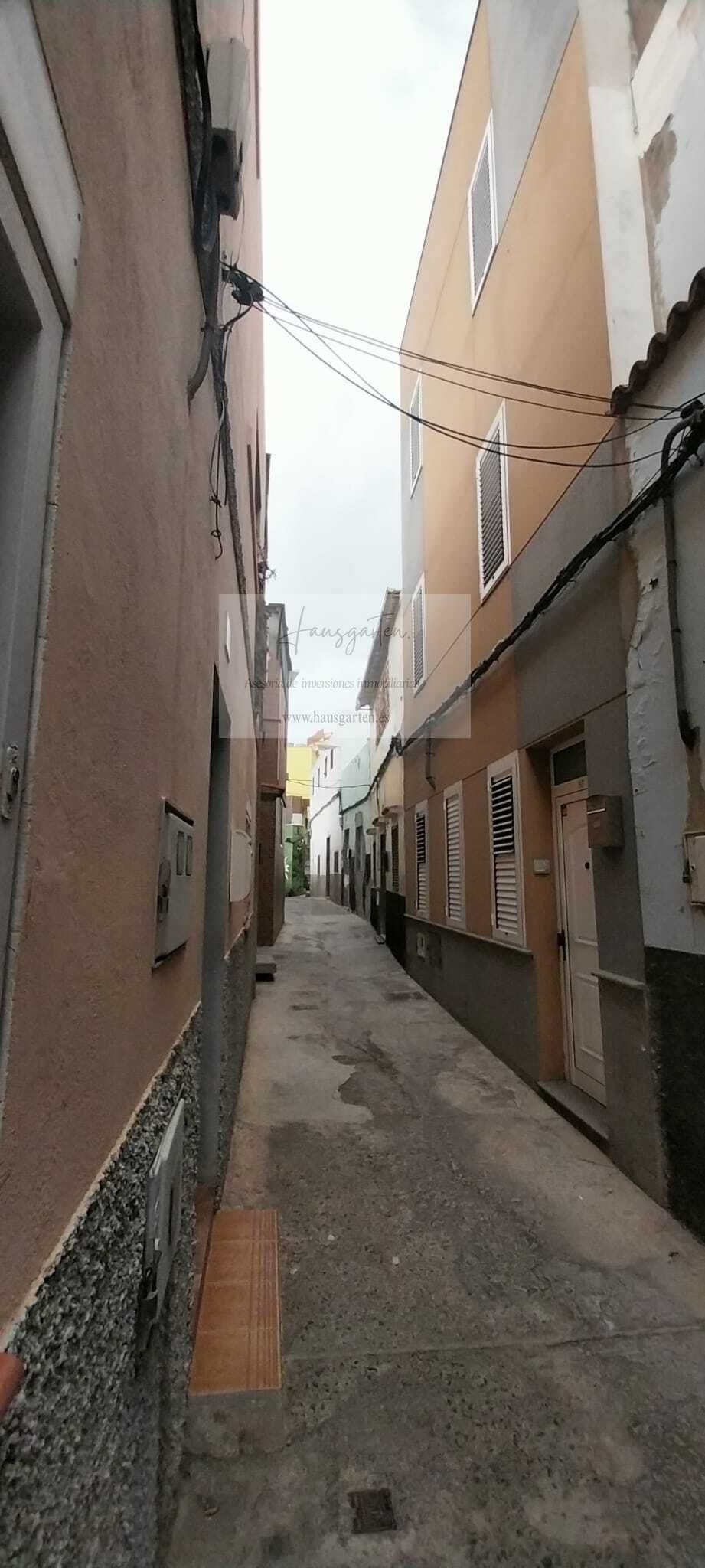 Exterior view of House or chalet for sale in Las Palmas de Gran Canaria  with Heating, Terrace and Furnished