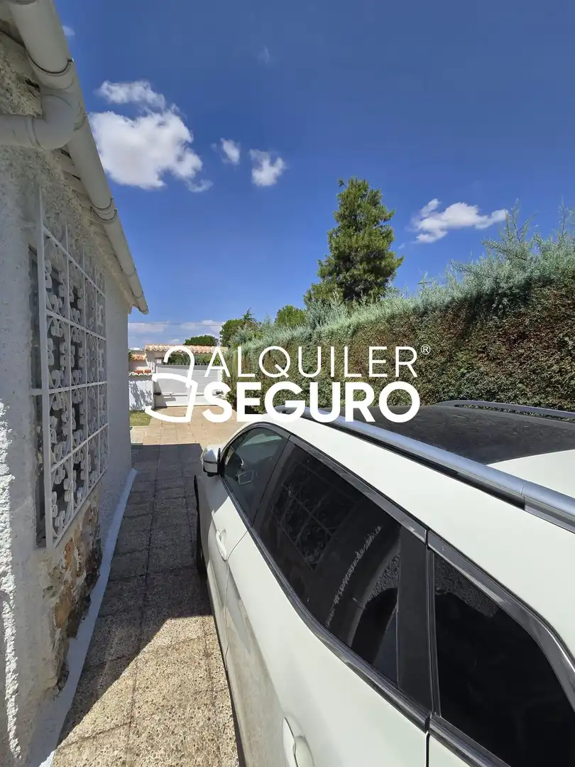 Parking of Houses for rent in Nuevo Baztán  with Air Conditioner, Heating and Terrace