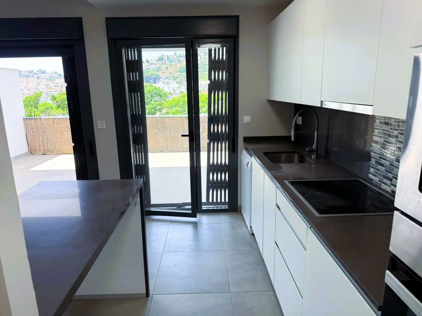 Küche von Wohnung zum Verkauf in Almuñécar mit Klimaanlage, Heizung und Terrasse