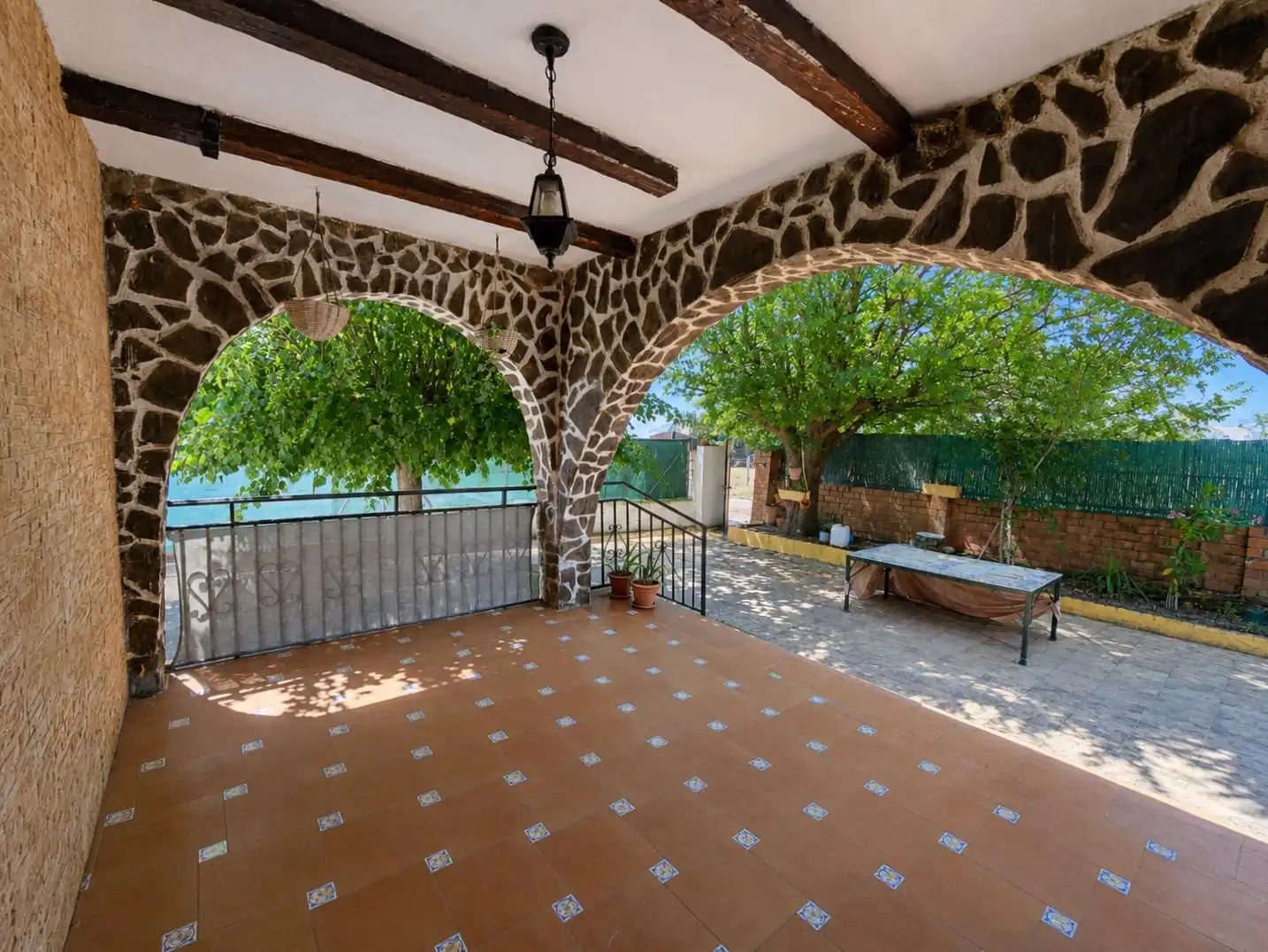 Terraza de Casa o chalet en venta en Casas del Castañar con Jardín privado, Trastero y Piscina