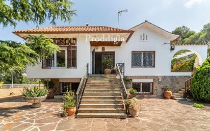 Vista exterior de Casa o xalet en venda en Sant Cugat del Vallès amb Jardí privat i Terrassa